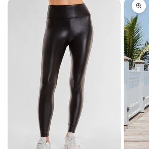 Noli Yoga Liquid Leggings Black Gloss NWT